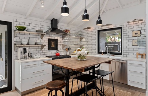 East Mesa House | Designer Home just Steps From The Beach with Hot Tub & Fire Pit