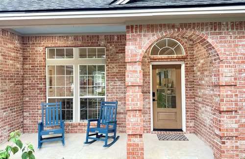 Wellborn House | Designer home on 10 private acres in College Station! Perfect for gatherings!