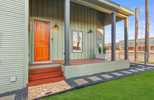 King William House | Designer Home, Walk to River