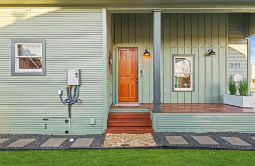 King William House | Designer Home, Walk to River