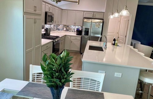 Wildwood House | Designer Lakeview 3-BR Home w Heated Pool & Golf Cart