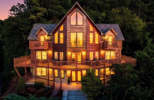 Wears Valley Cabin | Designer Lodge/Stunning Views/Heated Pool/Spa/Firepit/Games