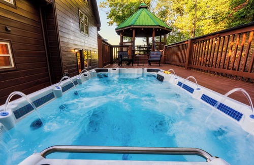 Wears Valley Cabin | Designer Lodge/Stunning Views/Heated Pool/Spa/Firepit/Games