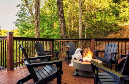 Wears Valley Cabin | Designer Lodge/Stunning Views/Heated Pool/Spa/Firepit/Games