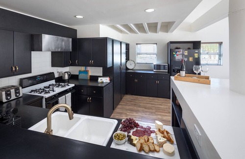 Venice Apartment | Designer Loft with parking 5min to the beach !