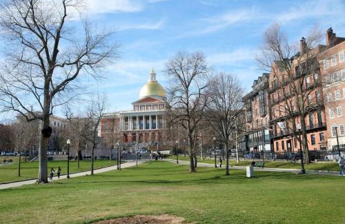 Downtown Boston Apartment | Designer Lux 4 bed Loft Steps to the State House