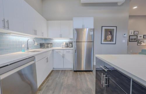 Downtown Boston Apartment | Designer Lux 4 bed Loft Steps to the State House