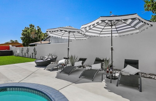 Vista Norte House | Designer Mid Century Desert Retreat in Palm Springs