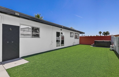 Vista Norte House | Designer Mid Century Desert Retreat in Palm Springs