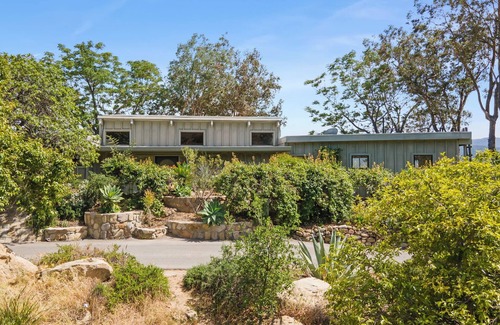 Ojai House | Designer Mid-Century House with 10 Acres of Nature with Stunning Views