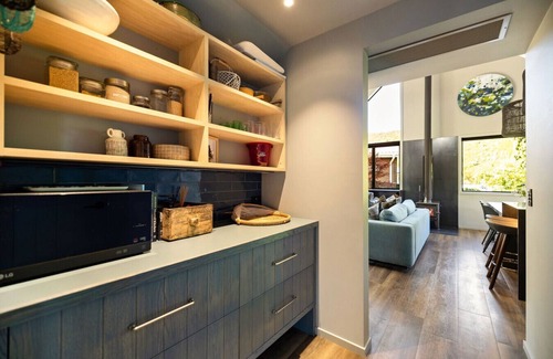 Arrowtown Apartment | Designer Mountain Haven | Stunning Views | Central Arrowtown