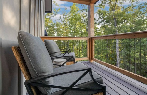Lenoir Cabin | Designer Mountain Home in Upscale Community