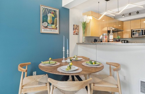 Belltown House | Designer Penthouse. Space Needle View From Sofa & Prime Location
