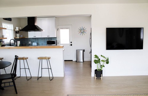 Del Aire House | Designer Remodel 3 bed/2 bath Beach House Near LAX