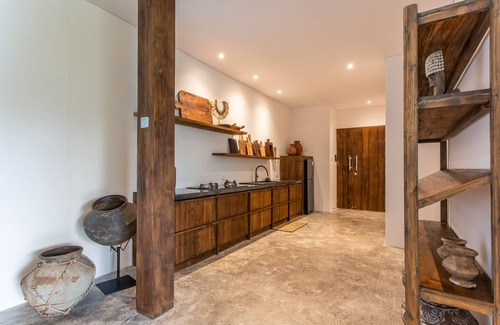 Pejeng Kawan Apartment | Designer's Gem - 2BR Suite, Ubud