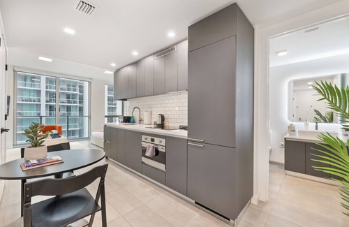 Downtown Miami Apartment | Designer Studio Downtown Miami- Rooftop Pool & Gym