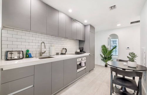 Downtown Miami Apartment | Designer Studio Downtown Miami- Rooftop Pool & Gym