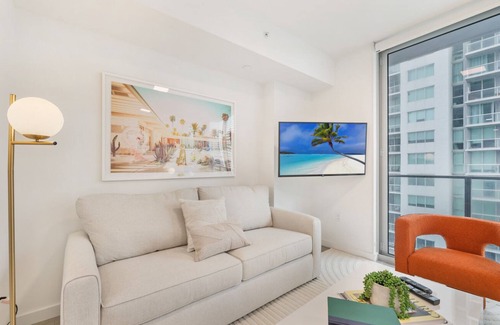 Downtown Miami Apartment | Designer Studio Downtown Miami- Rooftop Pool & Gym
