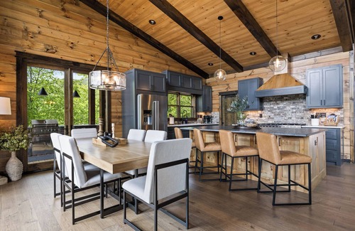 Raccoon Ridge Cabin | Designer Touch, Mesmerizing Views, HotTub, Games