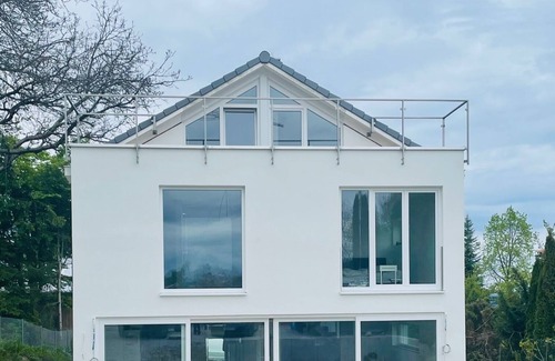 Diessen am Ammersee House | Designer vacation apartment/house in the house/sunny garden & terrace