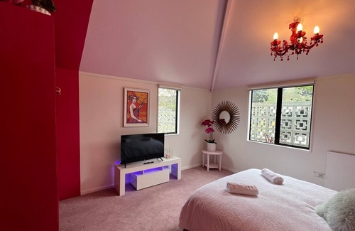 Wanaka Apartment | Designers dream apartment - views, pool & spa