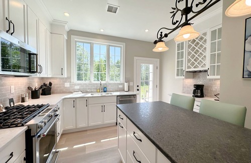 Arundel Cottage | Designers Dream Home with Pool!