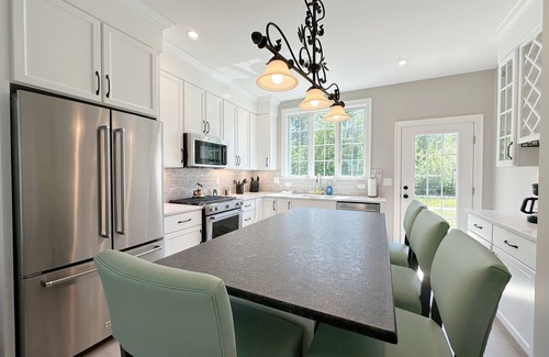 Arundel Cottage | Designers Dream Home with Pool!