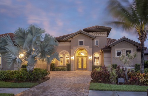 The Majors House | Designers dream home with amazing outdoor living with own tiki bar.