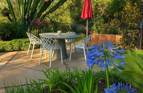 Fallbrook House | Designer’s Secluded Sanctuary near Temecula - Luxe Bedding & Hilltop Views