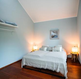 Ruedesheim am Rhein House | Designhaus - WHIRLPOOL - TERRASSE - GARAGE - 10 PERSONEN - AUFZUG - KÜCHE - FAMILIENFREUNDLICH - WIFI - NETFLIX