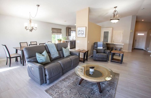 Indio Apartment | Desirable Desert Resort w/Pool- 2mi to Coachella