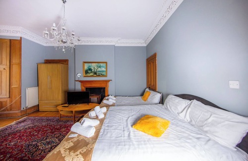 Newington Apartment | Desirable Edinburgh Retreat With Famous Park Views