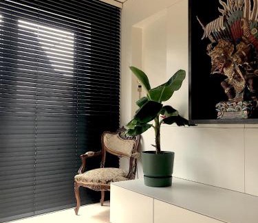 Sint-Amandsberg Apartment | Desk Till Dawn