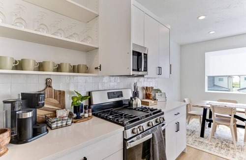 American Fork Apartment | Desk|WiFi|Two Car Garage