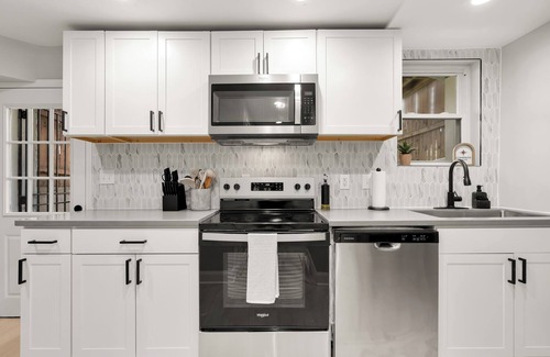 Near Northeast Apartment | Destination: DC - Luxury Condo 2 blocks from Union Market