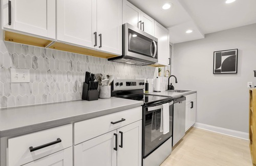 Near Northeast Apartment | Destination: DC - Luxury Condo 2 blocks from Union Market