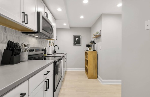 Near Northeast Apartment | Destination: DC - Luxury Condo 2 blocks from Union Market