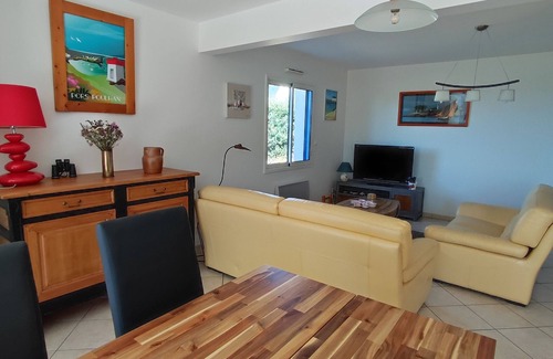 Plozevet House | Detached 3-bedroom house - sleeps 6 with panoramic ocean views.