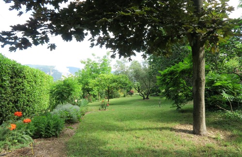 Savasse Apartment | Detached 3-star gîte in Provencal house.