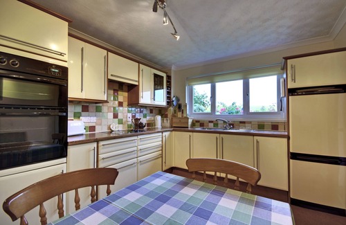 Harlyn House | Detached 4 Bedroom House with Stunning sea views just 200 meters from the beach
