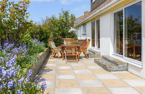 Harlyn House | Detached 4 Bedroom House with Stunning sea views just 200 meters from the beach