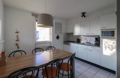 Makkum House | Detached 4-person Solo bungalow with a bathtub, spacious yard, and patio at Beach Resort Makkum on the IJsselmeer.