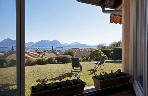 Baveno House | Detached 4½-room house with garden plot and beautiful lake view