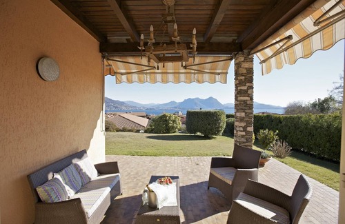 Baveno House | Detached 4½-room house with garden plot and beautiful lake view