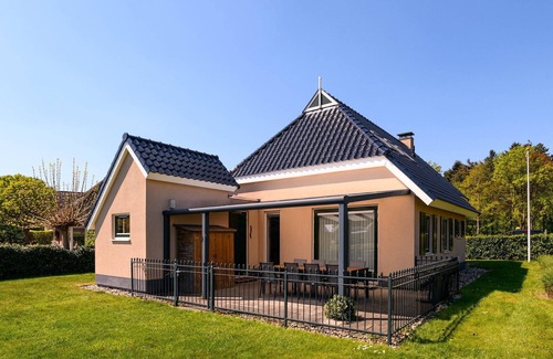 Vlagtwedde Cottage | Detached 9-person bungalow