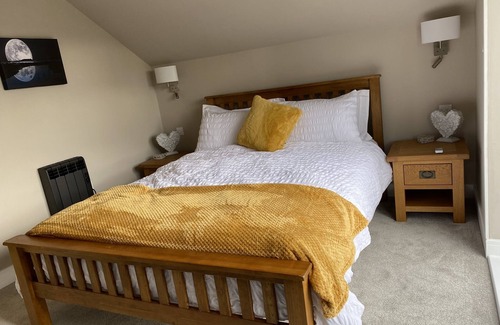 Silsden Apartment | Detached apartment with terrace great location and free parking