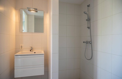 West-Graftdijk House | Detached bungalow with a patio with garden furniture and a private parking space
