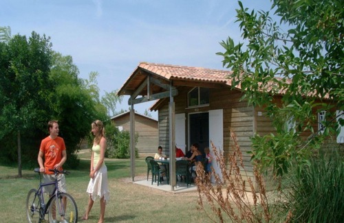 Castelmoron-sur-Lot Ski Chalet | Detached chalet on the banks of the Lot