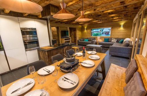 Samoens Ski Chalet | Detached chalet, 4/5 bedrooms, hot tub, sauna, large flat garden, solar panels