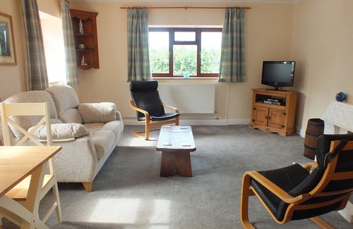 Cresselly House | Detached cottage in delightful rural setting.